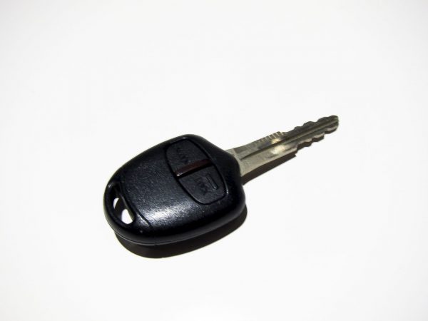 Ключ Mitsubishi 2 кнопки